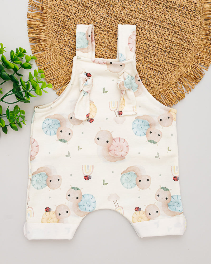 Jardineira Bebê Molecotton Off Estampado Caracol