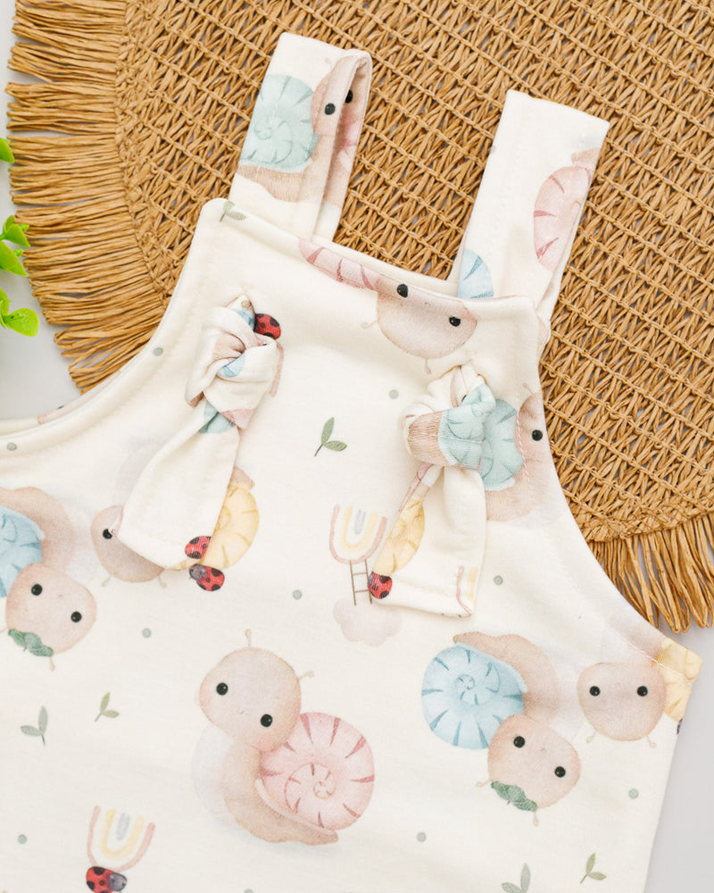 Jardineira Bebê Molecotton Off Estampado Caracol