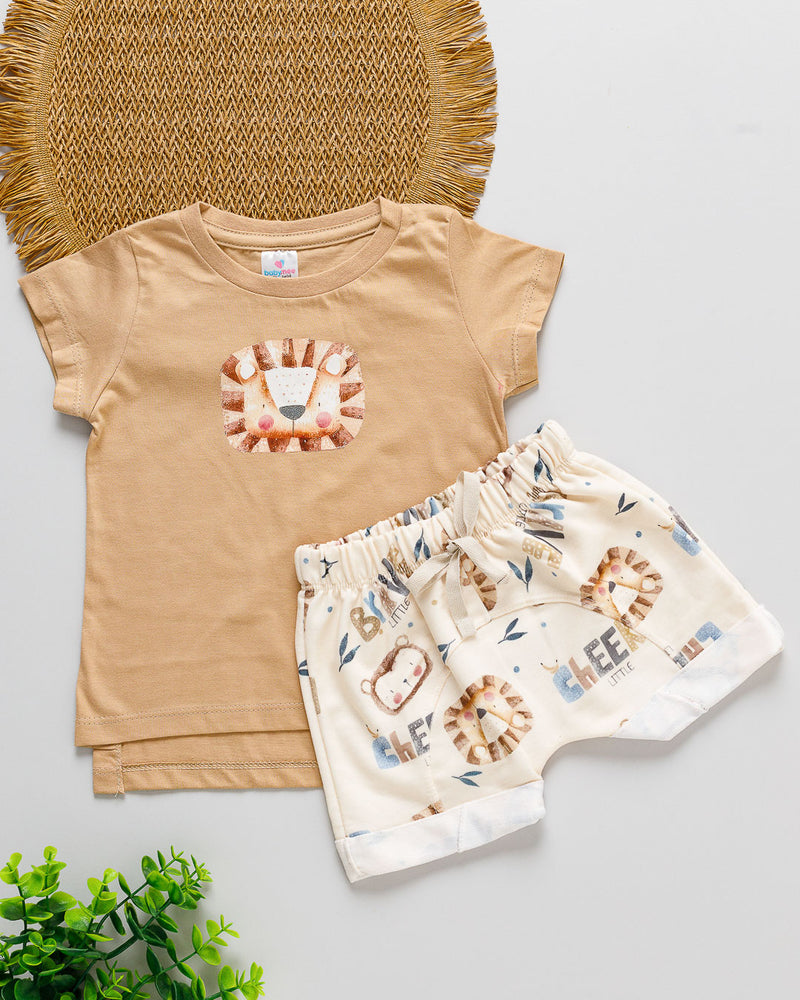 Conjunto Camiseta Long Line Curta Bebê Marrom e Bermuda Saruel MoleCotton Leão