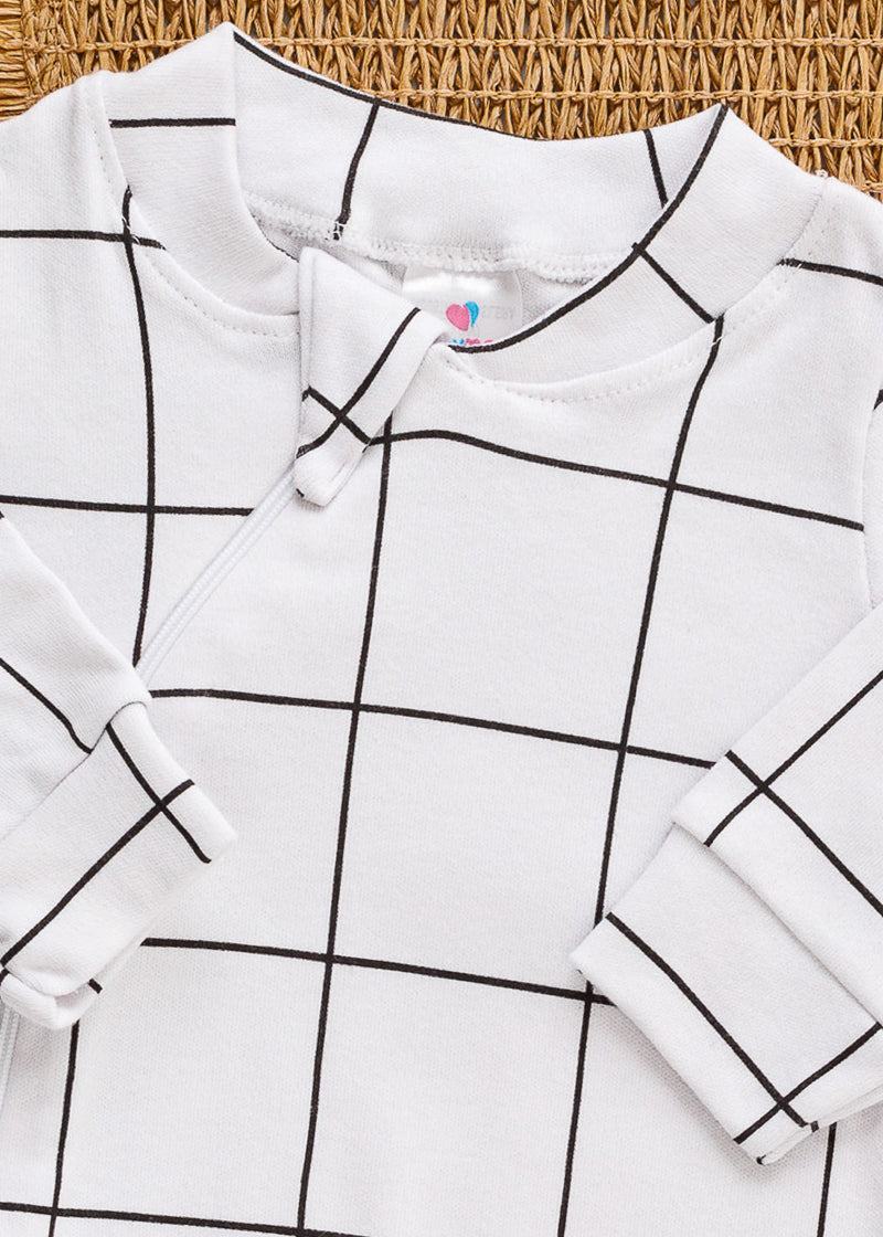 Macacão Bebê Suedine Branco Estampado Quadriculado
