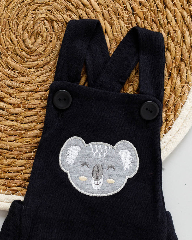Jardineira Bebê Romper Suedine Preto Bordado Coala