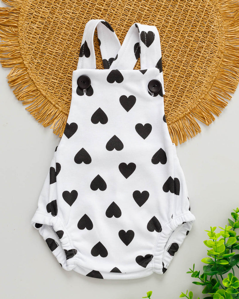 Jardineira Bebê Romper Suedine Estampado Coração Preto